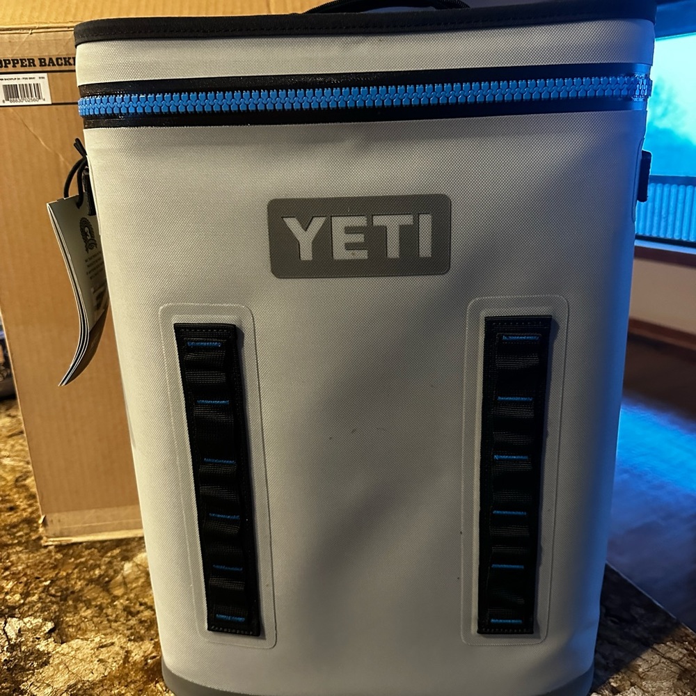 Brand new Yeti Hopper Backpack 24